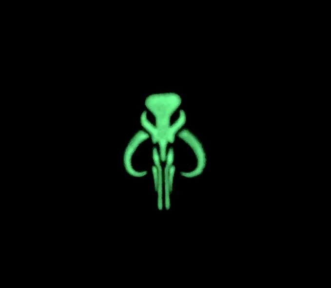 Bounty Hunter Boba Fett Bantha Black Glow in the Dark Skull Cosplay Metal Pin Badge Brooch